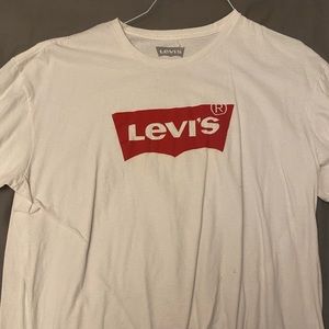 Oversized Levi’s tee